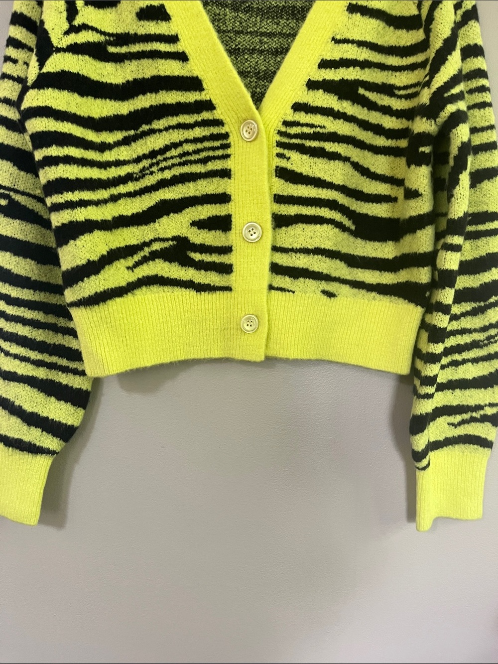 English Factory lime green/yellow crop v neck cardigan size medium size medium - Picture 3 of 11
